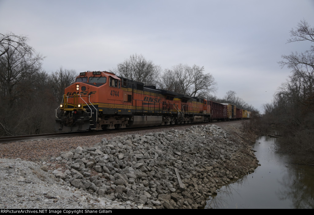 BNSF 4744